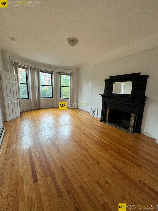 Building Photo - 869 Beacon St