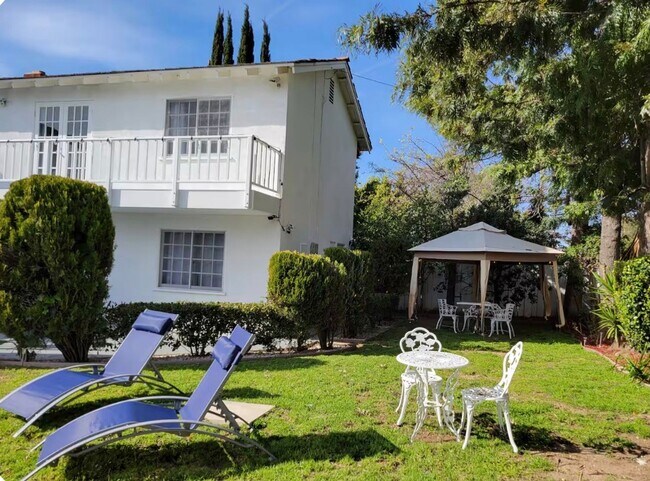 Foto del edificio - 1952 Burleson Ave