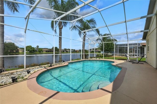 Foto del edificio - 13201 Luxbury Loop