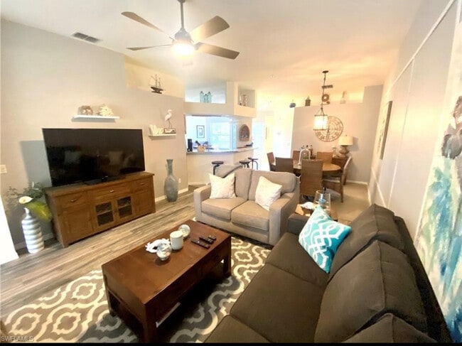 Living room - 6910 Satinleaf Rd N