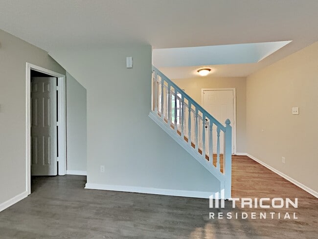 Building Photo - 2035 Southernwood Ln