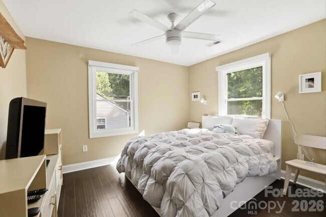 Foto del edificio - 2508 Rozzelles Ferry Rd