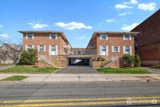 Building Photo - 435 Teaneck Rd
