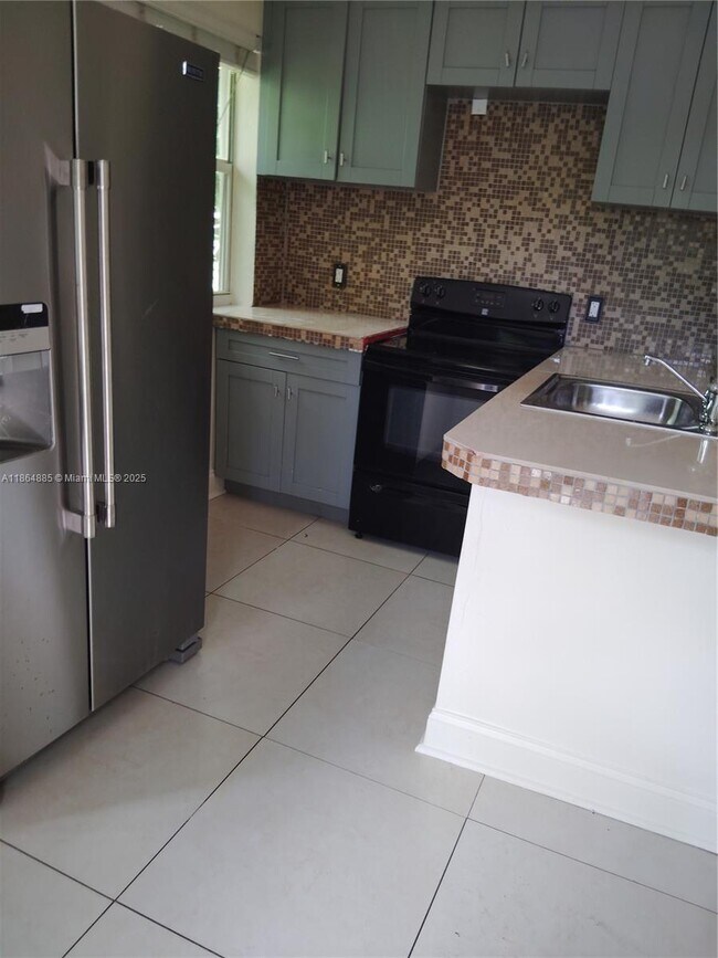 Foto del edificio - 4126 SW 16th Terrace