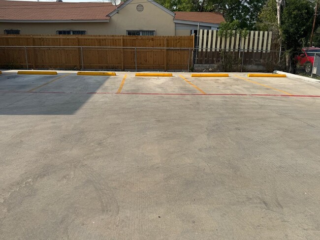 Building Photo - 2904 Salinas Ave