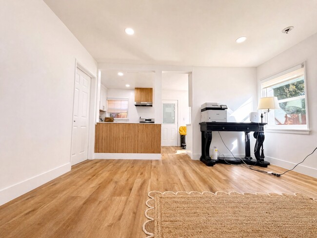 Photo - 6001 Dauphin Ave. (Los Angeles, CA) Apartment