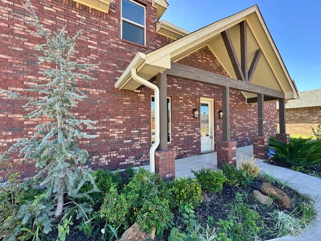 Foto del edificio - 2 story, 5-bedroom 3 bath home in Wyatt Acres