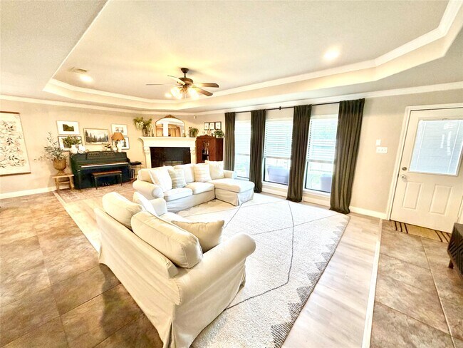 Foto del edificio - 301 Friends Knoll Ln