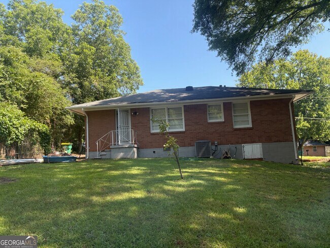 Foto del edificio - 5690 Cypress Dr