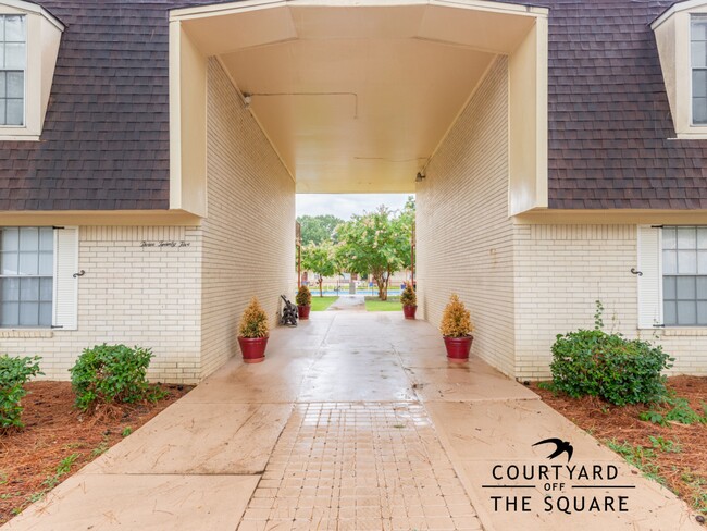 Courtyard Off The Square - Courtyard Off the Square Apartments