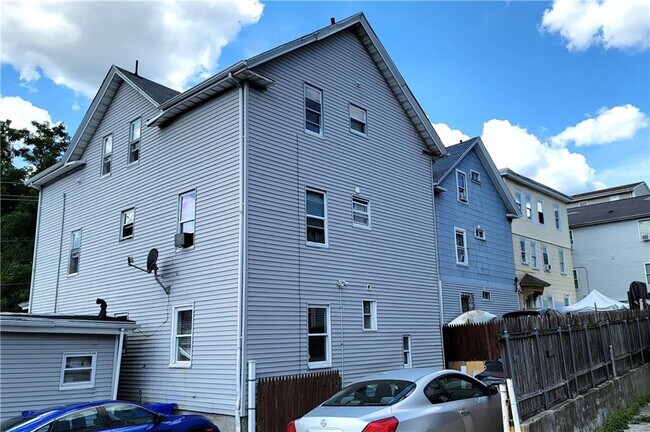 Building Photo - 81 Harold St