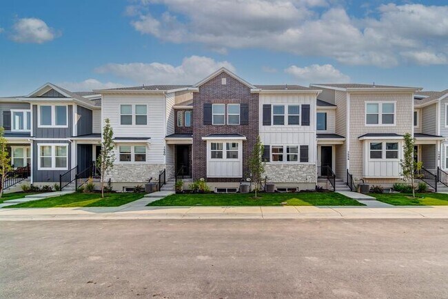 Foto del edificio - 4343 W Defender Dr