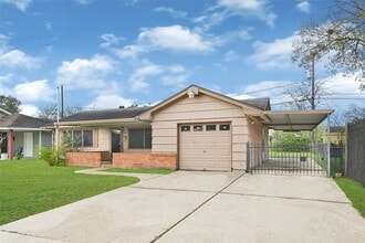 Building Photo - 1853 Huge Oaks St