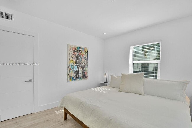 Foto del edificio - 3521 SW 16th St