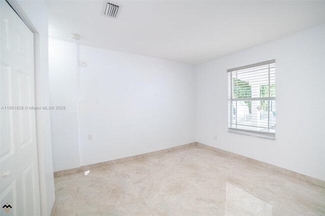 Foto del edificio - 12615 E Randall Park Dr