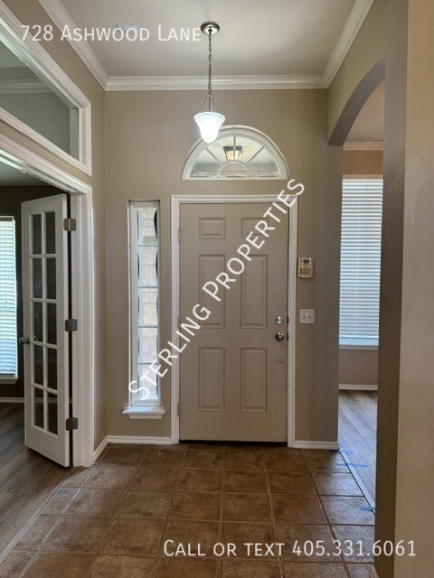 Building Photo - 728 Ashwood Ln
