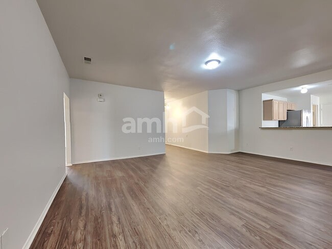 Building Photo - 512 Timber Dr