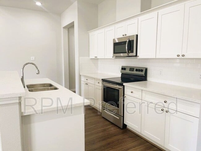 Building Photo - 1055 Rd 5736