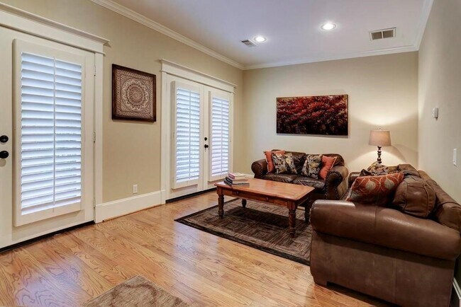 Foto del edificio - 916 Lawrence St