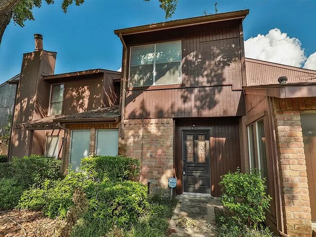Building Photo - 5942 Arncliffe Dr