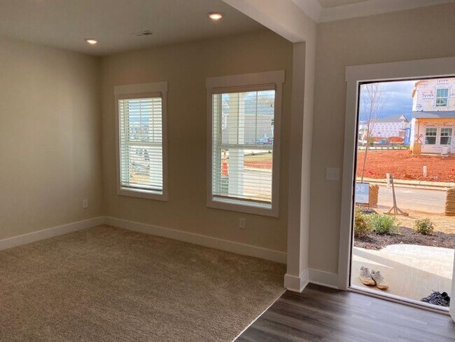 Foto del edificio - New Construction Home in Simpsonville !! 5 Bedroom and 4 baths in Highland Chase