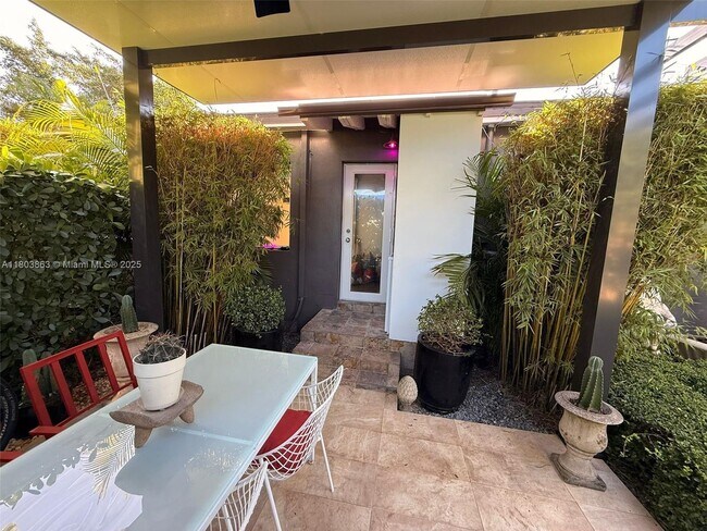 Foto del edificio - 3985 SW 10th St