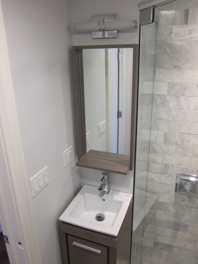 Building Photo - 18 Grove St