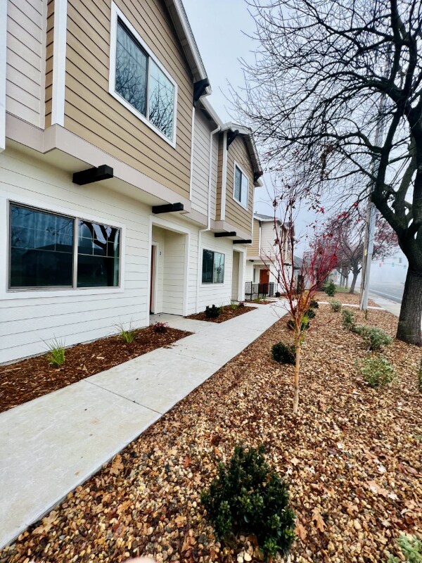 24 Elisha Ct, Chico, CA 95973 Townhome Rentals in Chico CA