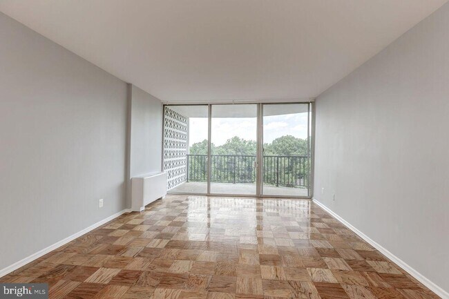 Foto del edificio - 3333 University Blvd W