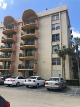 Building Photo - 9350 Fontainebleau Blvd
