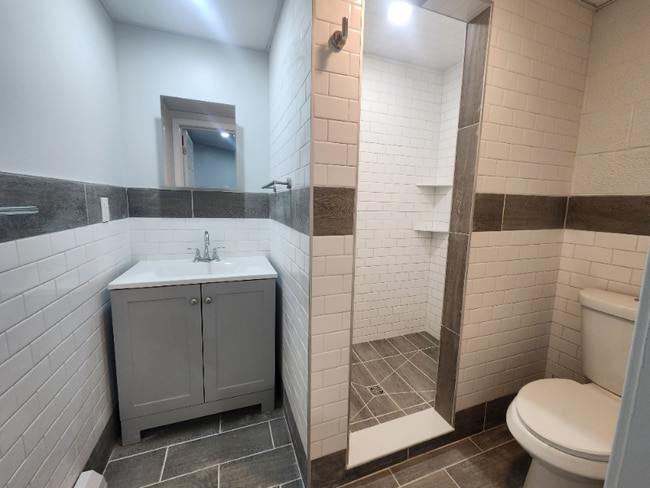 Building Photo - 151 S Main St