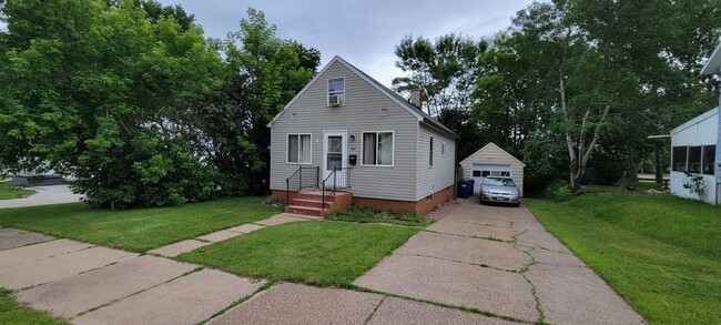 Foto del edificio - Single Family Home In Wausau! Security Dep...