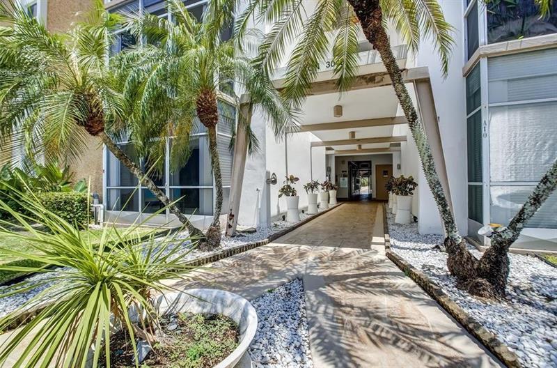 Foto principal - 3040 NE 16th Ave