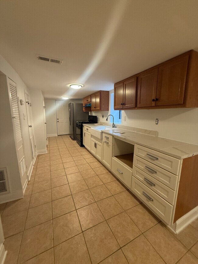 Foto del edificio - 1056 N Parkside Ave