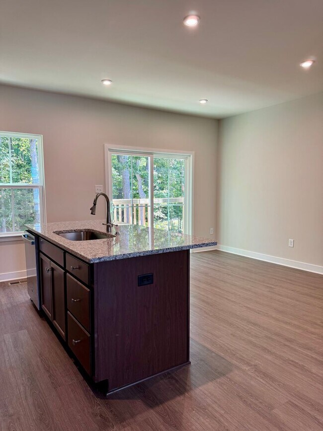 Foto del edificio - 3 Bedroom Townhouse w/garage located in Po...