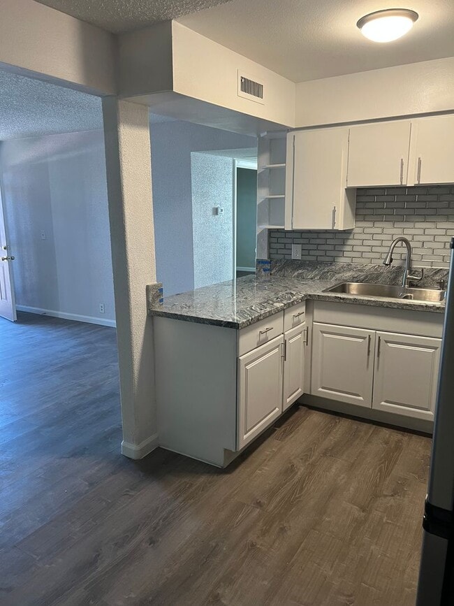 Building Photo - 2 Bedroom 1 Bath In Central Las Vegas