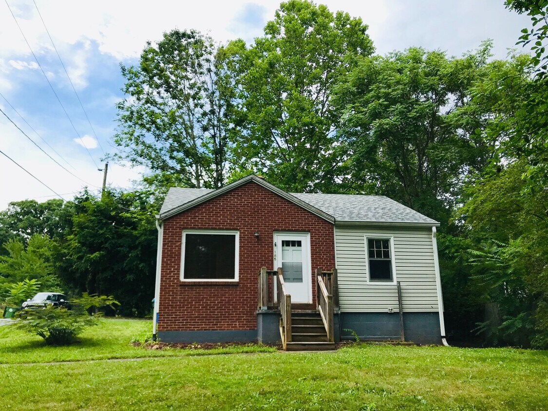 Primary Photo - Cozy West Asheville Cottage on Corner Lot