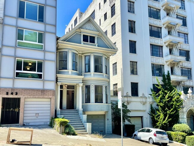 Foto del edificio - Full Floor, 1,725sqft, 3br/1.5 bath Buena ...