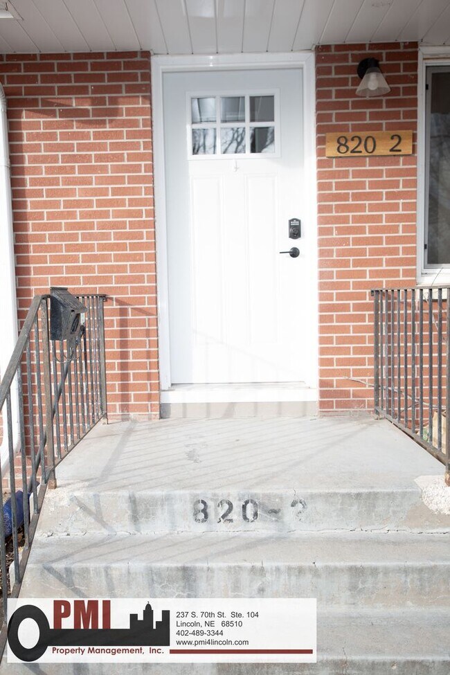 Building Photo - 820 S 38th St