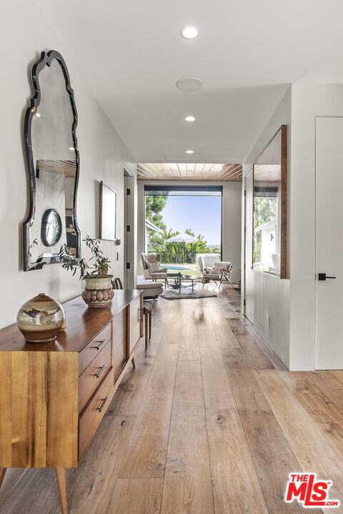 Foto del edificio - 2652 Byron Pl