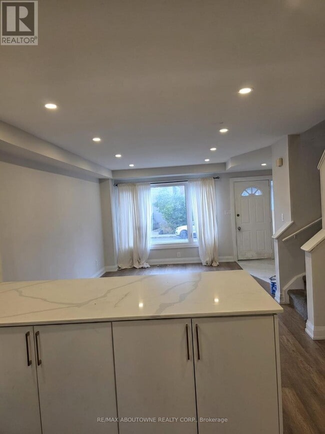 Building Photo - 110 Beach Rd