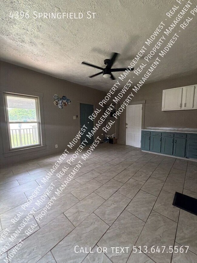 Foto del edificio - 4396 Springfield St