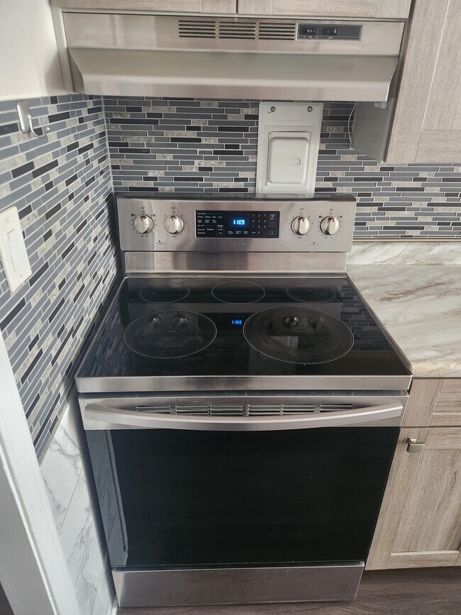 stove - 13797 Cedar Rd