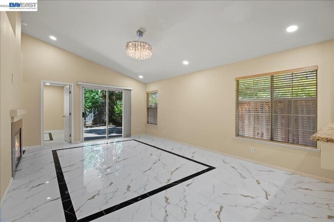 Building Photo - 38806 Litchfield Cir