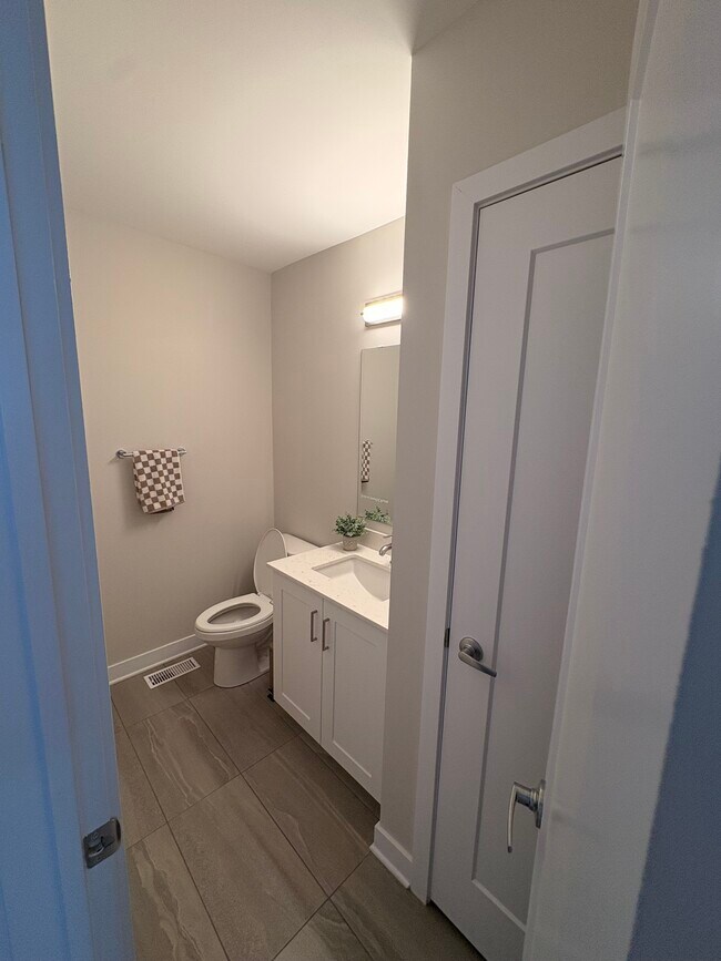 Photo du bâtiment - 909 Roger Griffiths Av