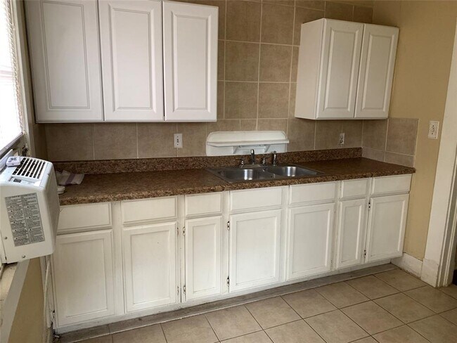 Foto del edificio - 714 Hyde Park Blvd