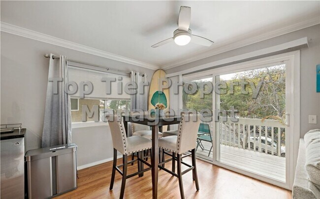 Building Photo - Spacious Upgraded 2 bed/ 2.5 bath Condo wi...