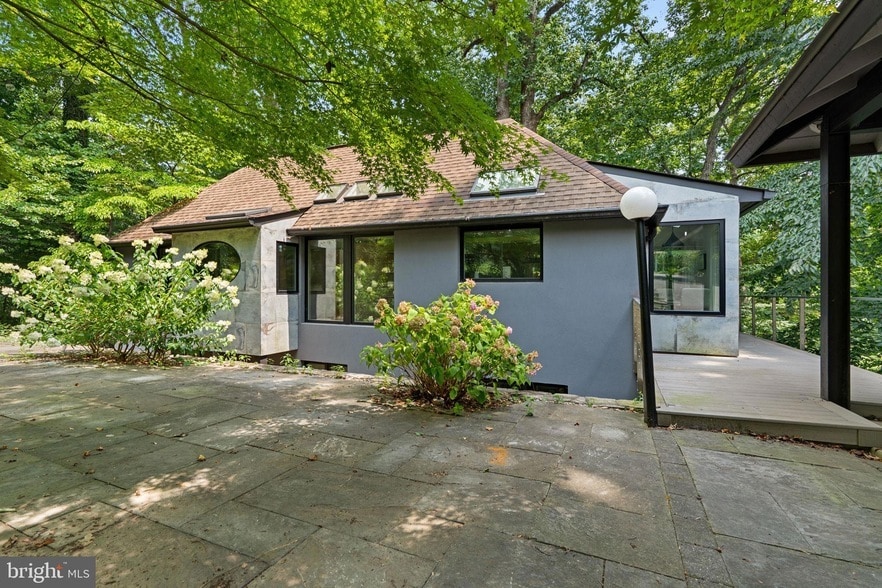 Photo - 5517 Mohican Road Unit