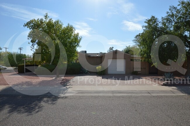 Building Photo - 1402 W Glenrosa Ave
