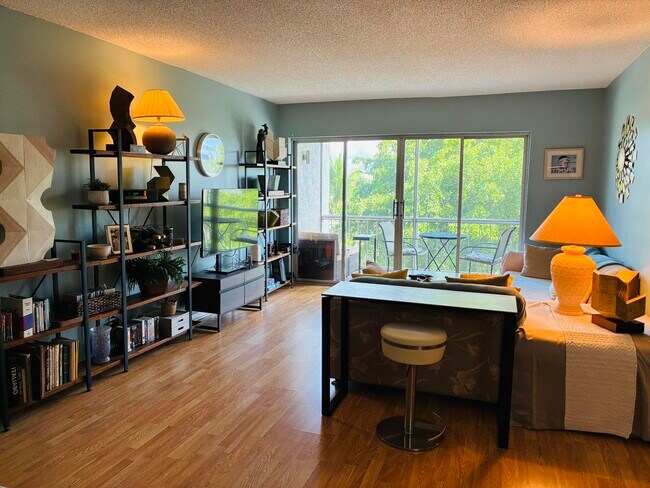 Building Photo - 505 Spencer Dr